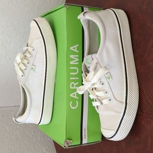 Cariuma OCA low canvas Sneakers